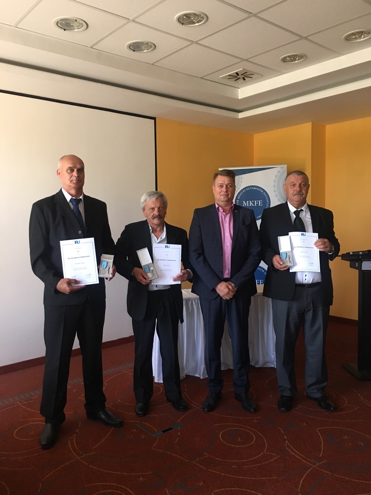 IRU Diploma of Honour: recognising years of safe driving